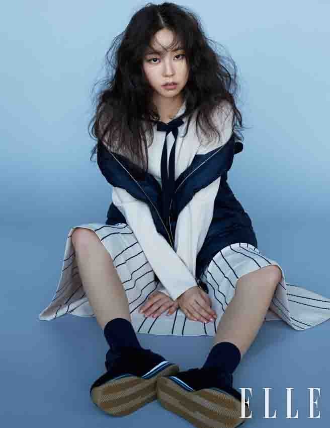 Seoul = = Fashion magazine Elle Korea released a picture of actor Sohee as an issue in the December issue.Lee Byung-hun Han Ji-min Kim Go-eun and other actors agency, BH Entertainment, is the first fashion show to be presented to fans after the exclusive contract.Sohee showed off her charm of pale color by digesting colorful feminine look like a fashionista.I have the power to overwhelm the atmosphere on the filming site, and I was surprised to see that the skin was so good that it absorbed the light as it was, said a photographer.The theme of this picture is The Holiday Look, which aims at the year-end season look with many special meetings and parties.It is a party look with a coat and padding jumper that gave fun to the detail, but it is characterized by unexcessive styling.A coat with frill collar or a short balloon-shaped Jumper adds a feminine and cute mood.