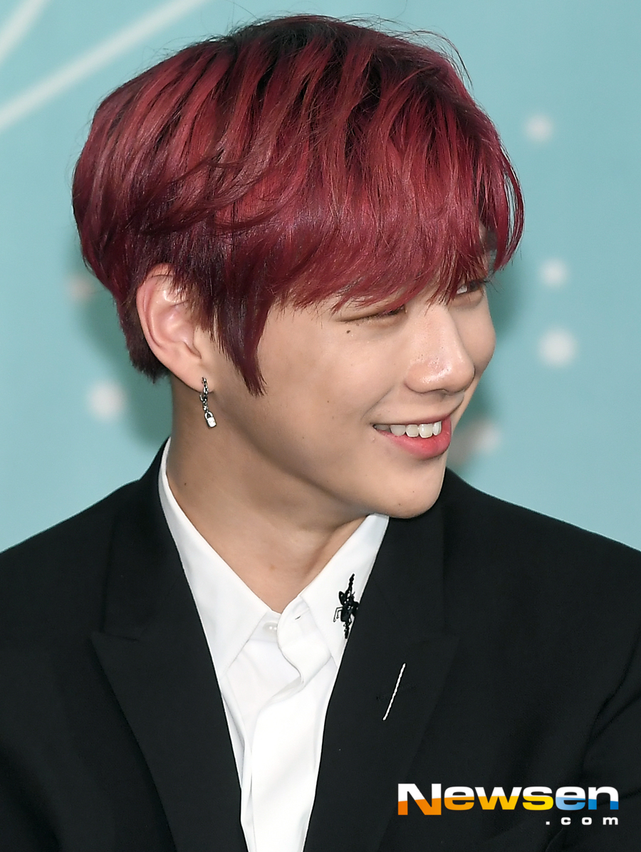 Wanna One (Kang Daniel, Park Ji-hoon, Lee Dae-hwi, Kim Jae-hwan, Ong Sung-woo, Park Woo-jin, Lai Kuan-lin, Yoon Ji-sung, Hwang Min-hyun, Bae Jin-young, Ha Sung-woon) Kang Daniel is laughing.Wanna Ones first musical album title song, Spring Wind, is a song that expresses the hearts of members who dream of a fateful reunion once again, like the day they first met, with emotional melodies and lyrics. Mnet Wanna One COMEBACK SHOW: POWER OF DESTINY (Wanna One comeback show: Power of Destiny), which will be broadcast on the 22nd at 6 pm It will be released for the first time through the show.Jung Yu-jin