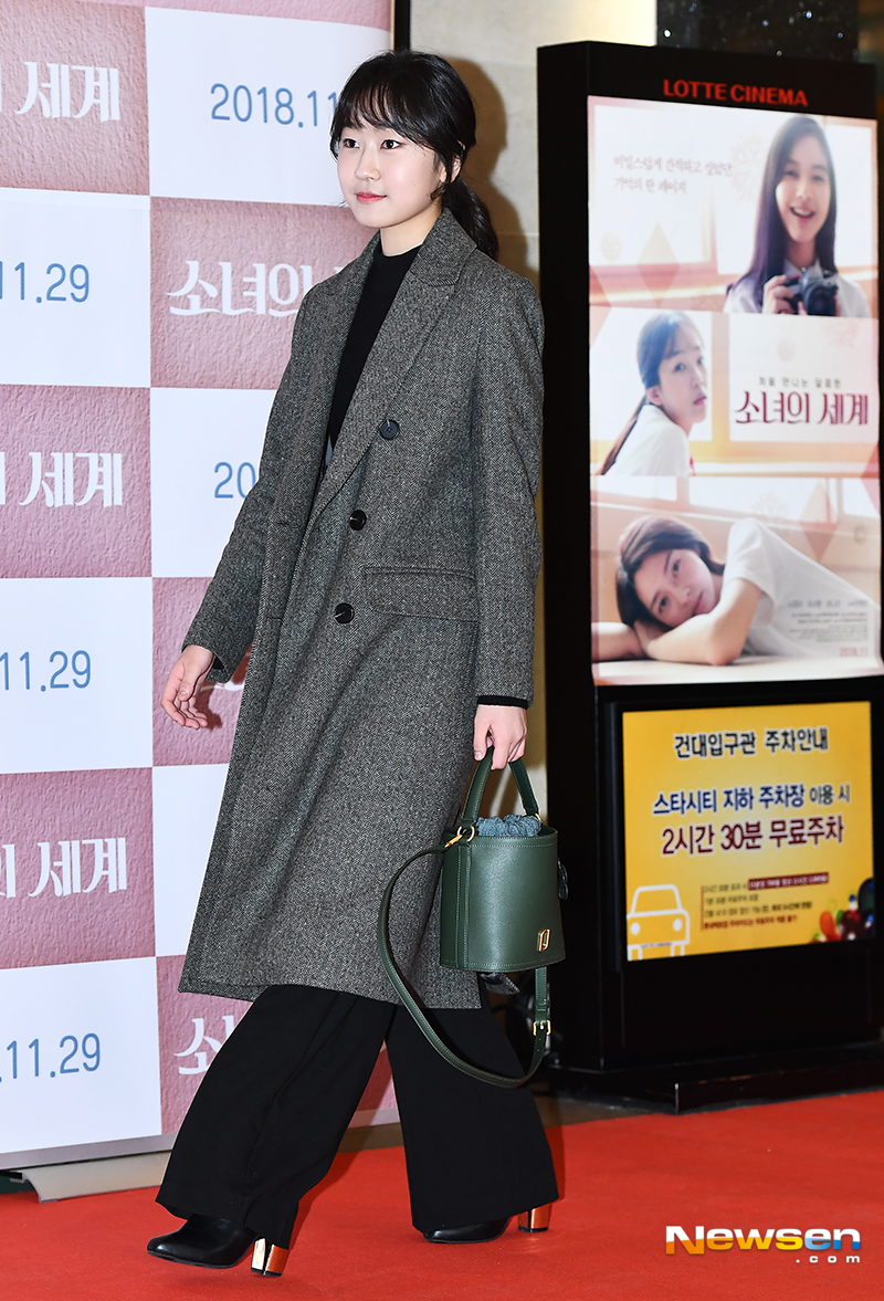 The VIP premiere of the movie Girls World was held at the entrance of Lotte Cinema Counter in Jayang-dong, Gwangjin-gu, Seoul on November 20th.Actor Kim Hwan-hee attended the day.Meanwhile, The Girls World (director Ahn Jung-min) is a work that depicts the growth of seventeen puberty girls, who started a special story with their first love, which was a secret of their own.It is scheduled to open on November 29th.
