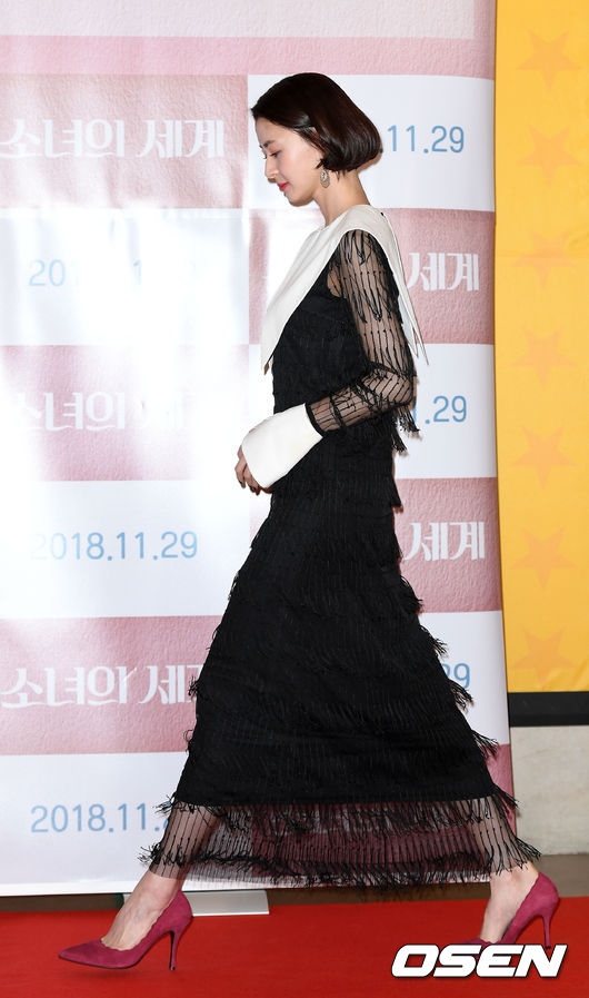 On the afternoon of the 20th, VIP premiere of the movie Girls World was held at the entrance of Lotte Cinema Counter in Gwangjin-gu, Seoul.Actor Kwon Nara Moves to Photo Wall