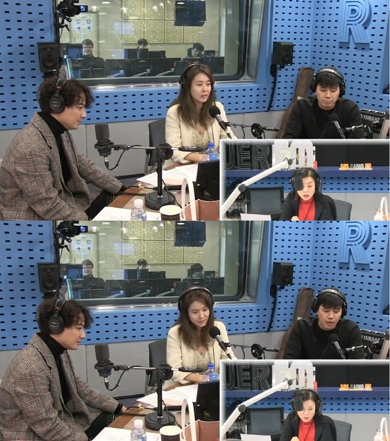 On SBS Radio Power FM (Seoul and Gyeonggi 107.7MHz) Choi Hwa-jungs Power Time, which was broadcast on the afternoon of the 20th, Actor Ock Joo-hyun, Lee Ji-hoon, and Son Jun-ho, who appeared in the musical Elisabeth as guests, appeared as corners Live Invitations.There are days when were on the musical Elisabeth stage, although not as many as (with Mrs. Kim So-hyun), were not going to be there, Son Jun-ho said on the show.Elisabeth is the same whether Kim So-hyun or Ock Joo-hyun, he added.Lee Ji-hoonon said, It was different when I practiced. When I was with others, tension was tense, and the Feelings was alive.But Kim So-hyun and I were so friendly when we practiced, and the Feelings were more familiar than trembling.So I advised him to catch this and postpone it. So Son Jun-ho said, I showed it (in a changed way) from the next day, and Ji-hoon admired my brother, and asked if he had been fighting yesterday.You can concentrate again, she said, shaking numbly.Meanwhile, the musical Elisabeth, starring Ock Joo-hyun, Lee Ji-hoonon, and Son Jun-ho, is a box office masterpiece created by a fantastic combination of existential characters and fantasy elements, depicting the love of beautiful Empress Elisabeth, who lived a more dramatic life than drama, and the death with deadly charm.It will be performed at Blue Square Interpark Hall until February 10th.