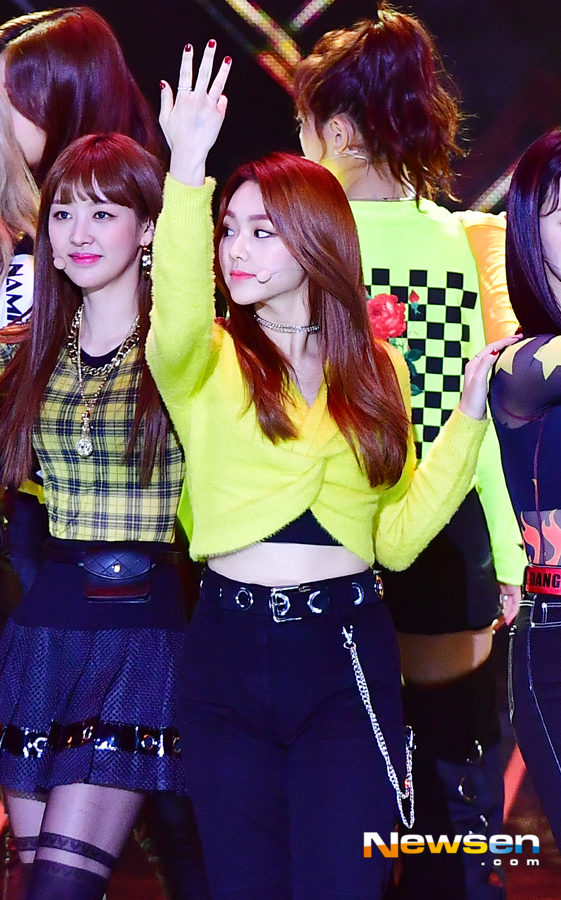 SBS MTV The Show was unveiled at the Sangam-dong SBS prism tower in Mapo-gu, Seoul on the afternoon of November 20th.Gugudan is showing off a great stage on this day.