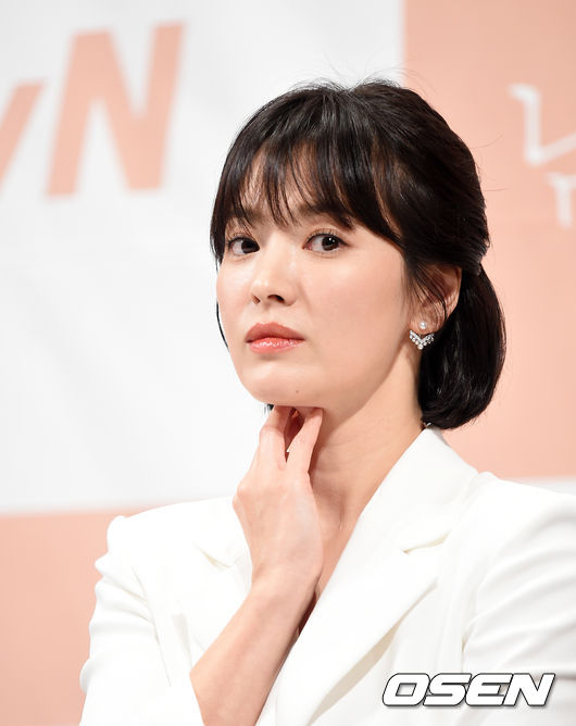 On the afternoon of the 21st, TVN Wednesday-Thursday evening drama Boy friend production presentation was held at Imperial Palace in Nonhyeon-dong, Seoul.Actor Song Hye-kyo is holding conferences.