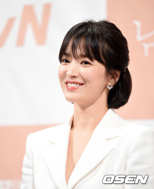 On the afternoon of the 21st, TVN Wednesday-Thursday evening drama Boy friend production presentation was held at Imperial Palace in Nonhyeon-dong, Seoul.Actor Song Hye-kyo is holding conferences.