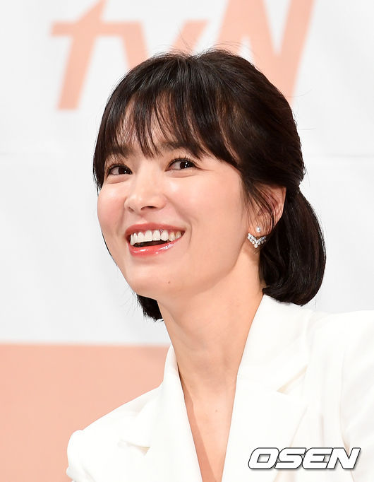 On the afternoon of the 21st, TVN Wednesday-Thursday evening drama Boy friend production presentation was held at Imperial Palace in Nonhyeon-dong, Seoul.Song Hye-kyo smiles as he performs conferences