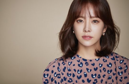 Actor Han Ji-mins performance is more welcome than ever.Thanks to the success of TVN Drama Knowing Wife, Han Ji-mins 2018 was a colorful performance of the starring film Miss Back.Han Ji-min has been in his 15th acting career this year since he made his debut as Song Hye-kyos child in Drama All In.Her, who showed stable acting ability and character digestion regardless of genre and character such as Resurrection, Isan, Rooftop Room Prince, and Padam Padam, won the Best Couple Award for his good breathing with his poisonous opponent Actor.This is because the fine character of Han Ji-min, who cares about his opponent, is revealed in acting.In the movie, Han Ji-mins acting spectrum has widened.He met with the audience by appearing in works that combine popularity and workability, including Cheongyeon, Kyungseong Scandal, Chosun Detective, Miljeong, and Only My World and Her Story, which have made films with special appearances and friendship appearances.In particular, Han Ji-min has shown a genuine acting ability that coordinated his eyes by playing a character with visual impairment in the short film Two Lights in 2017.Han Ji-min, who has accumulated filmography by moving between drama and movies, shows the truth as an actor through Miss Back.The charismatic external transformation that has never been shown before attracts attention, but it was a challenge to act in the hope that social problems and gaze could be changed through Miss Back, a work on the subject of child abuse.Thats why Han Ji-min became a white boy with a harder and stronger acting ability and met with precious audiences hotly.The audiences rave reviews for Miss Back, word-of-mouth relays, and criticism have added to the positive results of breaking the break-even point in the fourth week of release.Han Ji-min and Hers next work, which won the London East Asian Film Festival and the Youngpyeong Award for Best Actress, is Drama Blind Eyes, which has been in close contact with Actor Kim Hye-ja and Nam Joo-hyuk.Expectations are high for the future of Actor Han Ji-min, who rewards fans with good works and performances.