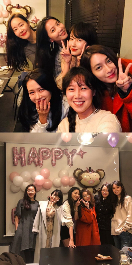 Actor Oh Yoon-ahs birthday party has been a total of Super Wings by Beauty Actors.Oh Yoon-ah posted a photo of her birthday party on her Instagram account on Tuesday.Oh Yoon-ah in the photo poses in front of a colorful balloon and shows off her slender body and dazzling beauty.Another photo also shows Um Ji-won, Lee Jung-hyun, Lee Min-jung and Son Ye-jin Gong Hyo-jin gathered to celebrate Oh Yoon-ah.The six actors, all beautiful, added a warm smile and happy expression to celebrate their best friends birthday together and to be happy.On the other hand, Oh Yoon-ah will appear on MBCs new weekend special drama Promise with God, which will be broadcasted on the 24th.