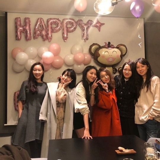 Actor Oh Yoon-ah has released a Birthday Party photo of her with fellow Actors on social media.On Tuesday morning Oh Yoon-ah posted a photo on her Instagram account.In the open photo, he is standing with Actor Gong Hyo-jin and Son Ye-jin, Lee Min-jung, Lee Jung-hyun and Um Ji-won.The netizens who watched the photos responded such as Happy Birthday and Pretty Friendship.Oh Yoon-ah received the supporting actor award in the mini-series category for SBS acting in 2006.He played the role of the main character in the MBC drama Promise with God, which is broadcasted for the first time on the 24th, and recently appeared in MBC entertainment program Real Man 300.