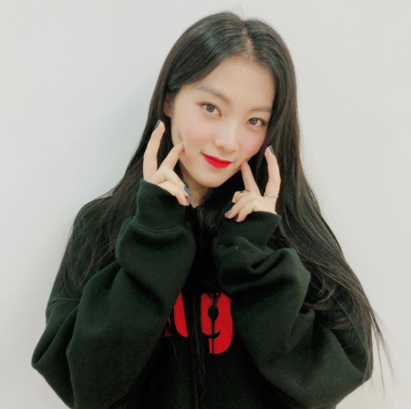 Group Weki Meki member Lucy has released a beautiful photo.On Tuesday, Lucy posted a photo on the official Instagram of Weki Meki with the phrase [#Staps] #Lucy #Lucy.Stap sight is a photograph taken with a full-length staff gaze; Lucy is staring at the camera with V on her cheek; Lucys one-eye features are visible.Weki Meki, to which Lucy belongs, recently completed her first official single album activity. / Photo = Weki Meki Official Instagram