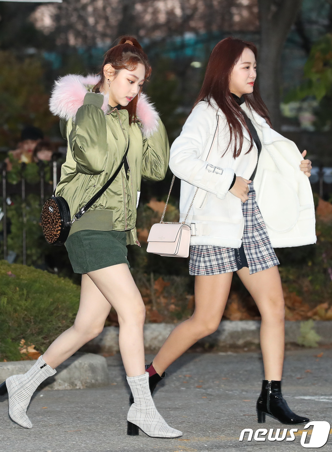 Seoul=) = Gugudan Mina, Sejeong (right) attend KBS2 Music Bank (Muvin) revival held at the public hall of KBS New Building in Yeouido, Seoul on the morning of the 23rd.Nov. 23, 2018