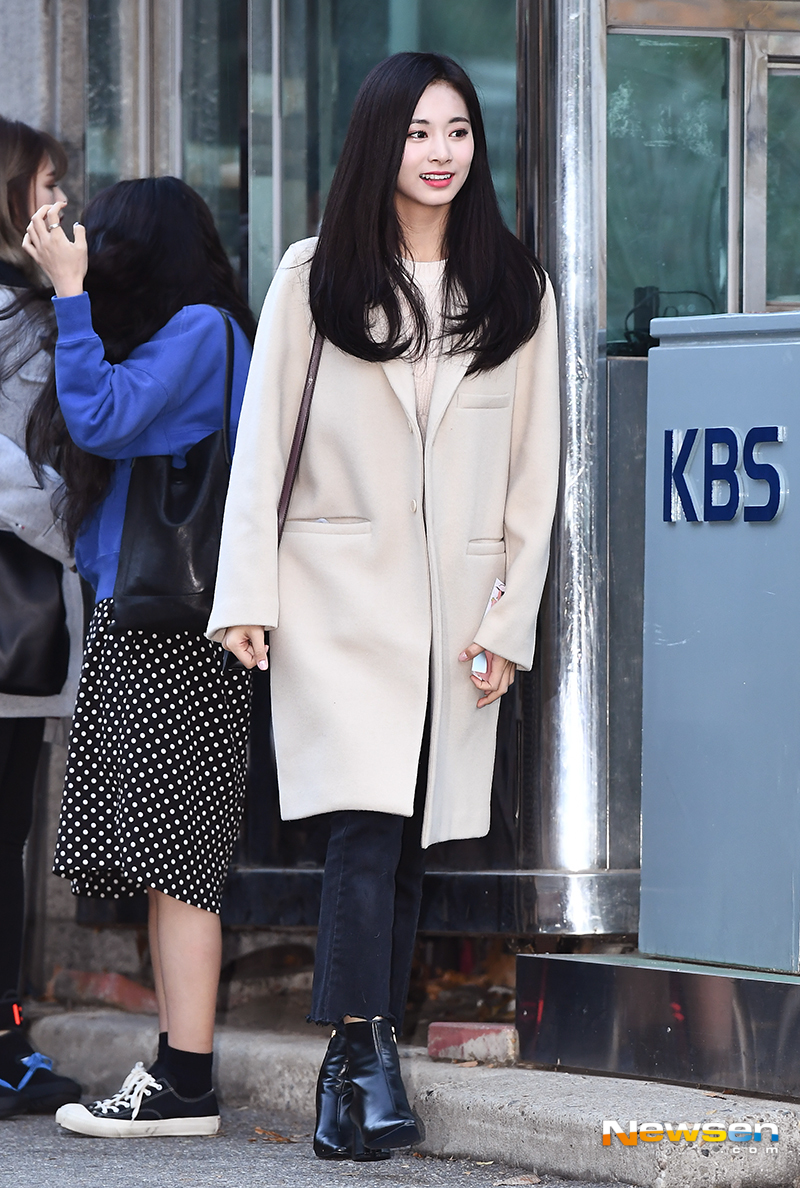 The rehearsal of KBS 2TV Music Bank was held at the public hall of KBS New Pavilion in Yeouido, Yeongdeungpo-gu, Seoul, on the morning of November 23.TZUYU (Nayeon, Jingyeon, Momo, Sana, Jihyo, Mina, Dahyeon, Chae Young, TZUYU) attends the rehearsal.