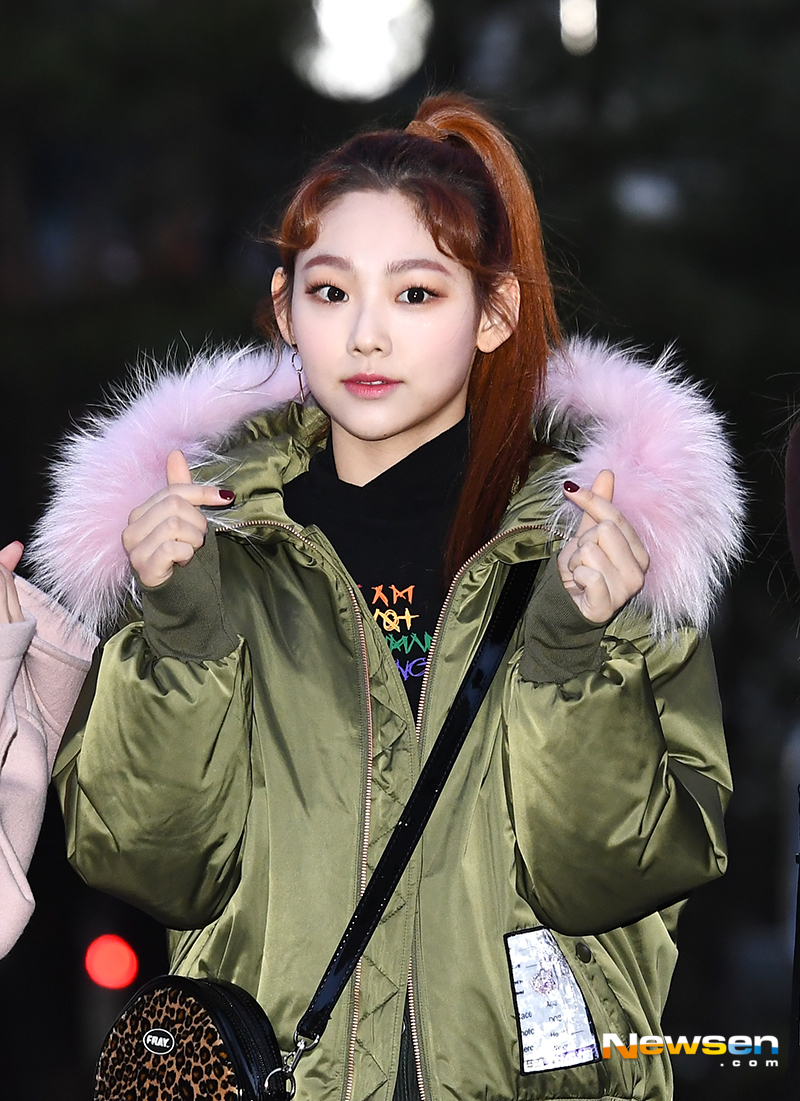 KBS 2TV Music Bank rehearsal was held at the public hall of KBS New Pavilion in Yeouido, Yeongdeungpo-gu, Seoul on the morning of November 23.Gugudan (Hana, Mimi, Nayoung, Havin, Sejeong, Soi, Sally and Mina) Mina attends the rehearsal.