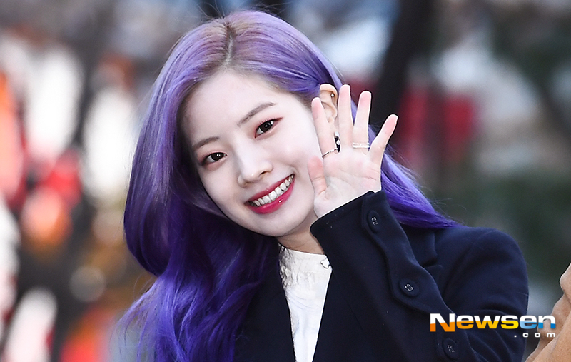 KBS 2TV Music Bank rehearsal was held at the public hall of KBS New Pavilion in Yeouido, Yeongdeungpo-gu, Seoul on the morning of November 23.On this day, TWICE (Nayeon, Jingyeon, Momo, Sana, Jihyo, Mina, Dahyun, Chae Young, TZUYU) Dahyun attends the rehearsal.