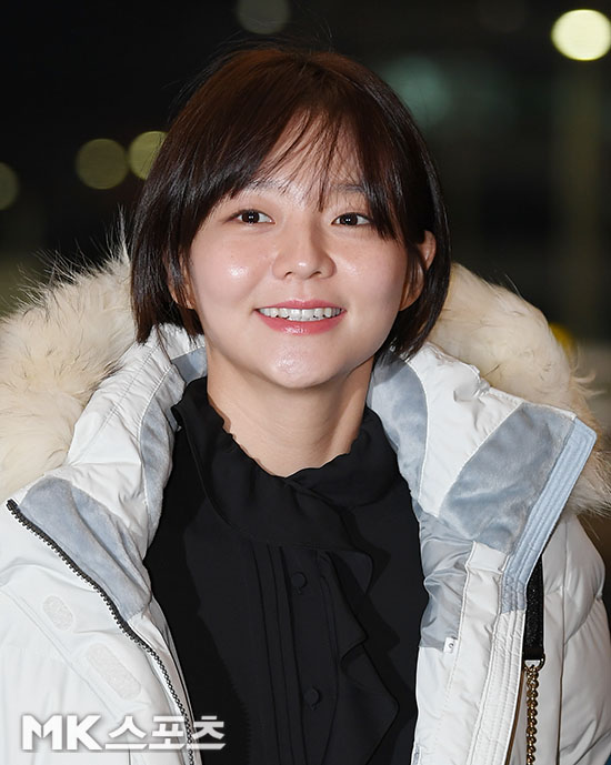 Actor Esom left for United States of America LA through Incheon International Airport Terminal 2 on the afternoon of 24 Days in the January issue of Maria Grazia Cucinotta.Esom moving to the departure hall with a bright expression.