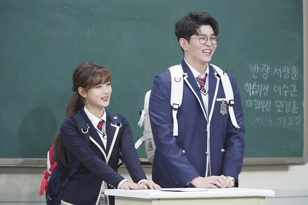 Actors Yoon Kyun-sang and Kim Yoo-jung showed their hidden singing skills.JTBC Knowing Brother, which is broadcasted on November 24, will appear as a transfer student, Yoon Kyun-sang and Kim Yoo-jung, who are about to broadcast the first JTBC new monthly drama Once Clean.The two boast of the breathing that has been accumulated through the drama shooting, and they convey the rich story such as the story behind the shooting and the first impression of each other.In a recent recording, Kim Hee-chul said, I heard that Kim Yoo-jungs singing skills are great to Kim Yoo-jungs best friend Kim Saraon.Kim Yoo-jung responded modestly, saying, No, but he immediately gave me his favorite song for his favorite brothers.Then, my brothers asked Yoon Kyun-sang for a song, which was embarrassing at first, but surprised everyone by choosing a song of difficulty.Yoon Kyun-sang showed off his outstanding singing skills with his full strength. His brothers applauded him with his impression that he would have been a big deal if he did not listen to Yoon Kyun-sangs song.
