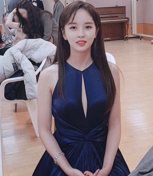 Actor Kim So-hyun shows off mature charm with incision dressOn Saturday, Kim So-hyun posted a Dress Celebratory photo with the word Blue Dragon Film Festival on his Instagram account.has released the book.The photo shows Kim So-hyuns beautiful beauty with a photo that attended the 2018 Ryong Film Festival held at the Hall of Peace in Kyunghee University in Dongdaemun District, Seoul on the 23rd.In particular, Kim So-hyun caught the attention of the seductive atmosphere with the incision dress, and it was accompanied by a unique refreshing charm, creating a searing atmosphere.On the other hand, Kim So-hyun is working as an MC in MBC survival program Under Nine Tin.Photo Kim So-hyun SNS