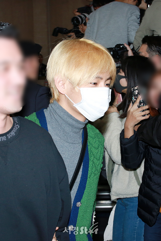 BTS (BTS) member V is entering the country.