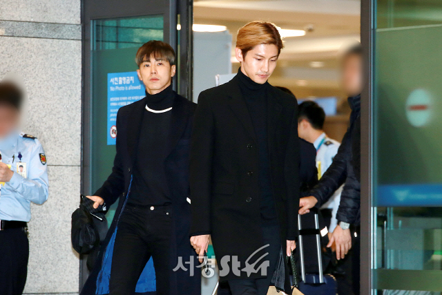 TVXQ (TVXQ) members Yunho and Changmin are Entrance.