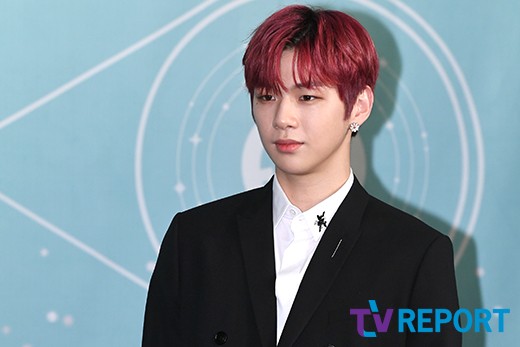 <p> Wanna One member Kang Daniel this at 35 weeks chart reading.</p><p>Idol Chart side according to the 11 October in Week 2 point average ranking in the Kang, Daniel 2 thousand 5685 part of receiving top votes in the name of this year. 35 consecutive weeks top of the record.</p><p>Kang Daniel behind Jimin(BTS, 19377), storage(Wanna One, 17529 people), each(BTS, 17287 people), Jung Kook(BTS 8992), who(Wanna One, 6172), Park JI Hoon(Wanna One, 5021), and Sakura(Izone, 2854), Woo-Jin Park(Wanna One, 2680 people), yellow people(Wanna One, 2176 people)the higher the number of votes recorded.</p><p>Idol charts in ‘2019 can stare at was idol, who is best Well I saw?’Always Voting for progress. Results Izone by Kim Chae-won 84 Table 1 and climbed on top.</p>