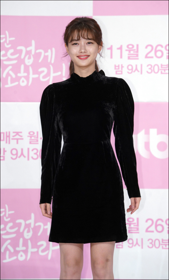 JTBC New Moonhwa Drama, which stopped its activities due to health deterioration, returns through clean up once hot.Kim Yoo-jung appeared in a slimmer appearance than before at the production presentation of Once Clean Hot held at Time Square in Yeongdeungpo, Seoul on the 26th.Kim Yoo-jung, who became an adult this year, played the role of job-seeker Gil Osol, who is based on the original work, including Gurmigreen Moonlight and The Sun with the Sun.Kim Yoo-jung, who showed a solid acting in Drama, was the first to choose after becoming an adult.Kim Yoo-jung had been diagnosed with thyroid dysfunction in early February and had stopped working; as a result, the drama, which was scheduled to air in April, was delayed to the second half.Kim Yoo-jung said, We are adjusting our condition so that we can work healthily. We are getting strength and shooting well because the production team and the cast have been so overwhelmed.I do not want you to worry about your health because you are getting strength while shooting a bright and cheerful Drama. Have you been a lot slim, laughed Kim Yoo-jung, who laughed, I tried. Song Jae-rims face was so slim that he Diet.Cleaning once hot is a romance drama that meets with Kim Yoo-jung, who has become a luxury, and Jang Sun-gyeol (Yoon Gyun-sang), a flower-boy with a sense of indecision, because he is struggling with all the part-time jobs in the world.The first broadcast on the 26th at 9:30 p.m.