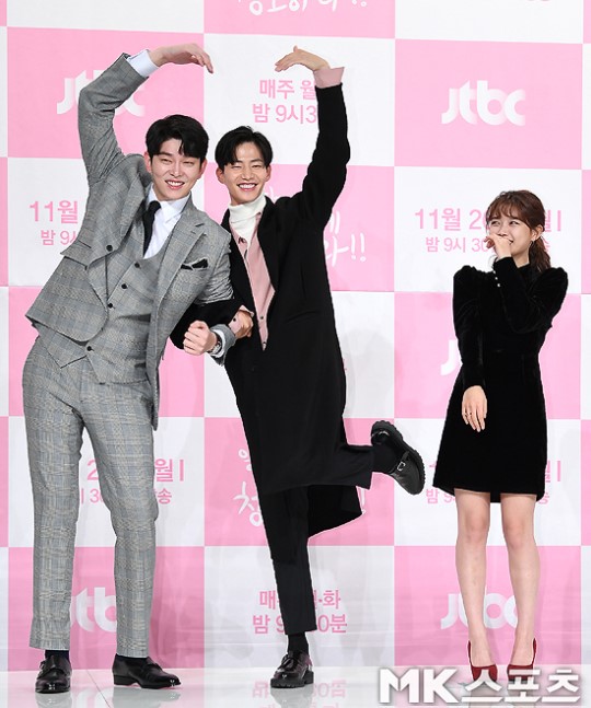 Actors Yoon Kyun-sang and Kim Yoo-jung have returned to the CRT after a long time, and they are planning to heal youth with clean up hot once.At Amoris Hall in Time Square, Yeongdeungpo-gu, Seoul, on the afternoon of the 26th, JTBCs Once Clean Up (hereinafter referred to as Iltecheong) production presentation was held.Iltecheong is a complete romance drama that meets with a passionate Manleb Cho Joon-saeng, who is more survival than cleanliness, and a CEO of a clean-up company, where cleanliness is more important than life.On the same day, director Roh Jong-chan said, The relationship between the three people is different from the original name. He said, I emphasize the relationship of the existing character and tell you that it has been going on so far.It is a drama that permeates each other and gives wounds to each other, and a mysterious figure appears, and it is a youth healing drama that highlights the past relationship. I started with the concept of throwing a little warm message to young people when preparing for the artist and the work, said Choi, who is not in the original work.It will be a situation where Choi is amplified in warmth and keeps his side, he added.Song Jae-rim said, Normally, there is no money compared to the Kidari The Man from Nowhere in Drama.There is no back and nothing that can be rubbed well, but it focuses on the presence of healing and healing not only for the ortholl but also for the ortholl family.There is no gentle or sophisticated thing compared to other Kidari The Man from Nowhere. The topic of Ilte Cheong was the return of Kim Yoo-jung and the middle input of Yoon Kyun-sang.Kim Yoo-jung was diagnosed with hypothyroidism during the filming of this work and had a recovery period, and the production team stopped shooting the drama.Ahn Hyo-seop, who was originally a male star, was replaced by Yoon Kyun-sang.Kim Yoo-jung said, I am in control of my condition to work hard in the future. I am shooting together and I am getting good power because the drama atmosphere is good.The pressure was great on the middle input, because it was old and long and Rocco (romantic comedy) was the first.But the reason why I decided to appear the most is (Kim) Yu-jeong, who also gives me a lot of advice and makes me depend on you as a senior. He also laughed at the point of view by saying, Its me.Finally, Noh said, Yoon Kyun-sang makes the character rich, and Kim Yoo-jung is good at expressing Character honestly. Song Jae-rim conveys the naturalness and message of the drama.Yoo Sun is the center of these characters and gives advice, he said, adding that his breathing with Actors was very good.