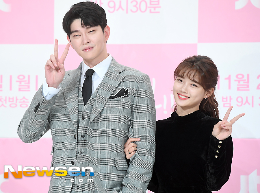 The JTBC New Moonwha drama Once Clean Up Hot (playplayplay by Han Hee-jung/directed by Noh Jong-chan) was presented at the Juamorris Stewart Convention in Time Square, Yeongdeungpo-gu, Seoul, at 2 p.m. on November 26.Kim Yoo-jung Yoon Kyun-sang poses on the day.Once you clean hot starring Yoon Kyun-sang, Kim Yoo-jung, Song Jae-rim, Yoo Sun, Kim Min-kyu, Hakjin, and Cha In-ha, is the CEO of the flower cleaning company, which is more important than life. It is a aseptic healing romance that Kim Yoo-jung meets.