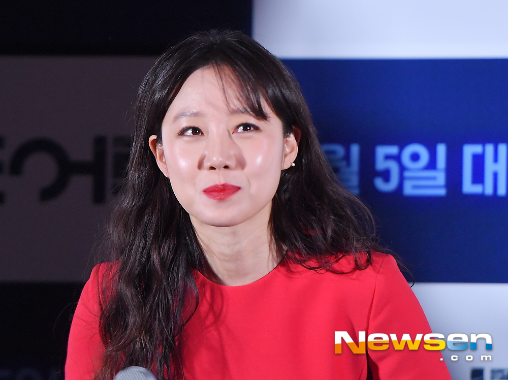 The premiere of the movie Door Rock was held at Megabox Dongdaemun in Jung-gu, Seoul on the afternoon of November 26Gong Hyo-jin attended the ceremony.Actors Gong Hyo-jin, Kim Ye-won, Kim Sung-oh and Lee Kwon attended the premiere.expressiveness