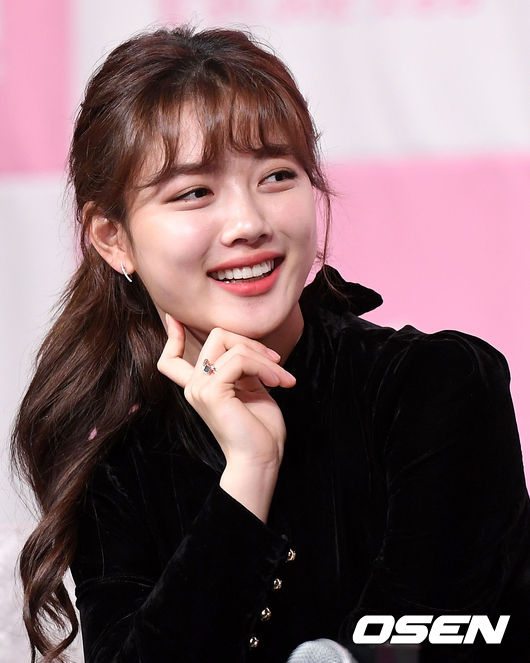 <p> Actress Kim Yoo-jung this 26 afternoon, the Seoul Yeongdeungpo Times Square open in JTBC new tvNs Mon-Tue drama once hot, clean production presentation to attend and smile.</p>