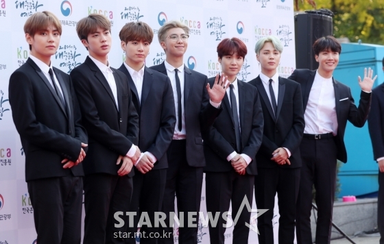 Group BTS (RM, Suga, Jean, Jay-Hop, Jimin, V, Jungkook) is writing down unprecedented records in K-pop history.BTS, which has been popular in the world, including the United States of America and Europe, is also raising the status of K pop in the global music market.BTS, which hit its sixth year this year in 2013 with a deV.Based on their solid music, they have built up a fandom at home and abroad, and have become a global superstar who is attracting world attention.The performance of BTS is sexually confirmable; this year BTS released two albums.(excluding Japan album) Love Yourself Former - Tear released in May, recorded 1.82 million copies in Korea and Love Yourself Resolution - Answer released in August, with a cumulative sales of 2.03 million copies in Korea.It is only 18 years since the third album Asina in 2000 that it exceeded 2 million copies with a single album.These figures have a great significance in the era when music consumption has changed from soundtrack to soundtrack.His grades abroad are unique.BTS engulfed all World major charts for the third consecutive month, including the Billboards main album chart Billboards200 entry, the top 100 eighth on the UK Official Albums chart, and the top single on the Japan Oricon Weekly Singles Chart, the top singer overseas.The solid fandom proved to be the album purchasing power has become a strong backdrop for BTS.BTS was the first Korean group to win the Favorite Social Artist award at the 2018 American Music Awards, which is considered the United States of Americas top three musical awards ceremony on October 9.It was the first Korean singer to win the Top Social Artist category for the second consecutive year at the United States of America Billboards Music Awards in May.The influence of BTS has been noted throughout the country.They were invited by the United Nations in September to attend the event of the Roger Moore (UNICEF) youth agenda Generation Unlimited held at the United States of America New York City UN Headquarters Trust Board meeting.RM, who was on stage as a representative of the group at the time, was impressed by the message of experience as a normal young man of Korea and leader of BTS.In October, United States of Americas leading media Time (TIME) selected BTS as its cover model.Time describes BTS as the next generation leader and published an article titled How BTS conquers World.The tour scale was also different.BTS has performed 15 times in United States of America and seven Canadian cities for about a month, starting with Los Angeles on September 5, and mobilized a total of 220,000 viewers.Especially on October 6th, New York City City Field decorated the finale of the tour.Cityfield is home to the United States of America Major League New York City Mets, where large singers such as Paul McCartney, Lady Gaga and Beyonce perform; it is the first time BTS has been touring here as a Korean singer.At the time, leading foreign media focused on BTS performances, among which the BBC described them as 21st Century Beatles.Just as the Beatles advance into the United States of America in the past was successful enough to be called the British Invasion, BTS can be seen as an evaluation that North America and Europe are making good progress in the main stream.It is noteworthy that there seems to be a place where they will fly more in the phenomenal record of BTS, which left the footprint of first and best every moment.The new history of K-pop that they will write in the future is expected more.