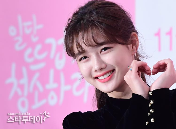 Actor Kim Yoo-jung is attending the production presentation of Drama Once Hot Clean held at Time Square in Yeongdeungpo on the afternoon of the 26th.
