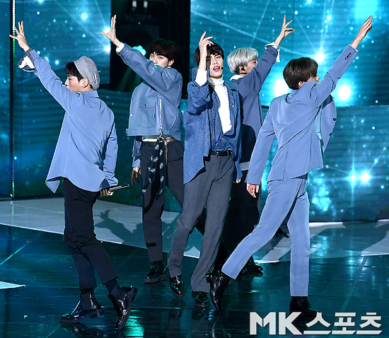 SBS MTV The Show live broadcast was held at SBS Prism tower in Mapo-gu, Seoul on the afternoon of the 27th.Group HOTSHOT is performing live on The Show.