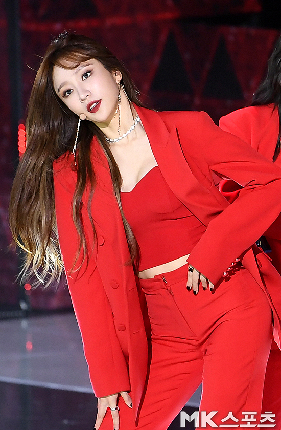 SBS MTV The Show live broadcast was held at SBS Prism tower in Mapo-gu, Seoul on the afternoon of the 27th.Girl group EXID member Hani is performing live on The Show.