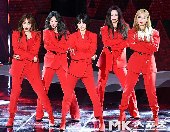 SBS MTV The Show live broadcast was held at SBS Prism tower in Mapo-gu, Seoul on the afternoon of the 27th.Girl group EXID is performing live on The Show.