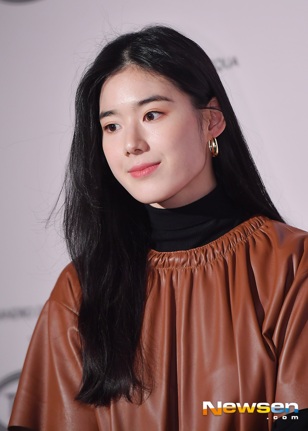 Actor Jung Eun-chae attended a parent brand photo event held in Cheongdam-dong, Gangnam-gu, Seoul, on the afternoon of Nov.27Jung Eun-chae is responding to the photo wall pose on the day.