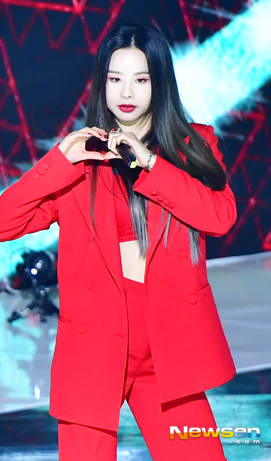SBS MTV The Show was unveiled at SBS prism tower in Sangam-dong, Mapo-gu, Seoul on the afternoon of November 27th.EXID is showing off a great stage on this day.Jang Gyeong-ho