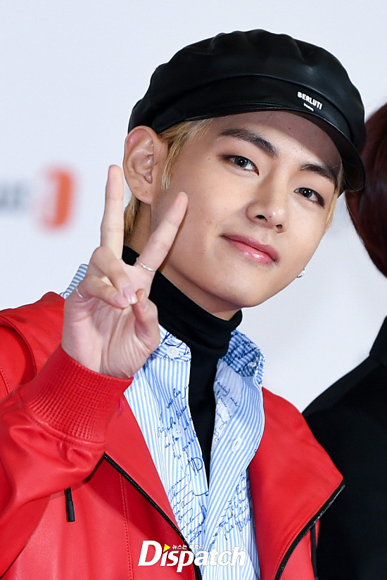 The 2018 Asia The Artist Awards Red Carpet was held at Paradise City Hotel in Jung-gu, Incheon on the afternoon of the 28th.BTS V took a V-posing, his trademark, while watching the camera of the reporters.Meanwhile, the 2018 Asia The Artist Awards is the first Asia The Artist Awards of the South Korea Awards to select winners by combining K-POP, K-DRAMA and K-MOVIE, which have shined Asia and South Korea during the year.The worlds most beautiful man.What if you see the eye?Guyommi instinct.Today, too, Hung V.