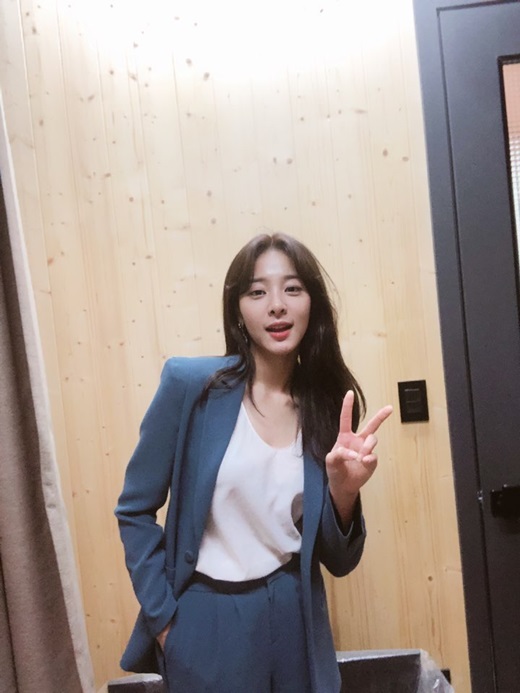 Actor Seol In-ah predicted the appearance of KBS2 entertainment program Happy Together 4.On the 27th, the entertainment company of Seol In-ah said through the official SNS, This Thursday night at 11:10 pm!KBS Happy Together will appear in Inayang. I would like to ask a lot of support for Inayang who is full of entertainment ~ Should catch the premiere! And posted a picture of Seol In-ah.In the open photo, Seol In-ah is looking at the camera while playing V, especially Seol In-ahs fresh smile and stylish fashion.Seol In-ah, who recently appeared on SBS entertainment program Running Man for the second time, showed various dances from comic in-sac dance to frieze, and showed the aspect of dancer In-ah and took a picture of viewers with cheerful and motivated appearance.After the first appearance of Running Man, Seol In-ah, who added hard carrying and fun to the broadcast, is expected to capture the hearts of viewers with what kind of anti-war charms will be through this Happy Together broadcast.Seol In-ah has successfully completed her first starring role in the popular KBS 1TV daily drama Tomorrow is also clear, and she has successfully completed her first starring role. Love calls are pouring in various entertainment programs and awards ceremony with her charm and artistic sense opposite to her lovely beauty.On the other hand, KBS2 entertainment program Happy Together 4, which is expected to play Seol In-ah, will be broadcasted at 11:10 pm on Thursday 29th.