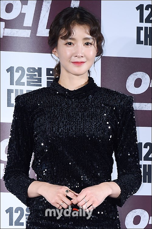 Actor Lee Si-young will appear on the SBS entertainment program Running Man.SBS officials said on the afternoon of the 28th, Lee Si-young will appear on Running Man. The filming is completed and the exact broadcast date is not yet scheduled, but it will be aired in December.Lee Si-young appeared in Running Man in 2013 and showed a passionate battle.This appearance is expected to be released once again in order to promote the movie Sister which is about to be released.Meanwhile, the film Sister, starring Lee Si-young, is scheduled to be released in late December as an action film depicting the revenge of former bodyguard In Ae, who is increasingly exploding as she searches for the trail of her brothers disappearance, Eun Hye (Park Se-wan).Lee Si-youngs Running Man appearance will be broadcast in December.