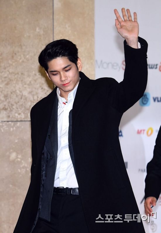 The 2018 Asia Artist Awards (2018 Asian Artist Awards) Red Carpet Event was held in Paradise City, Yeongjong-do, Incheon on the afternoon of the 28th.Group Wanna One Ong Seong-wu, who attended the event, is stepping on Red Carpet. November 28, 2018.