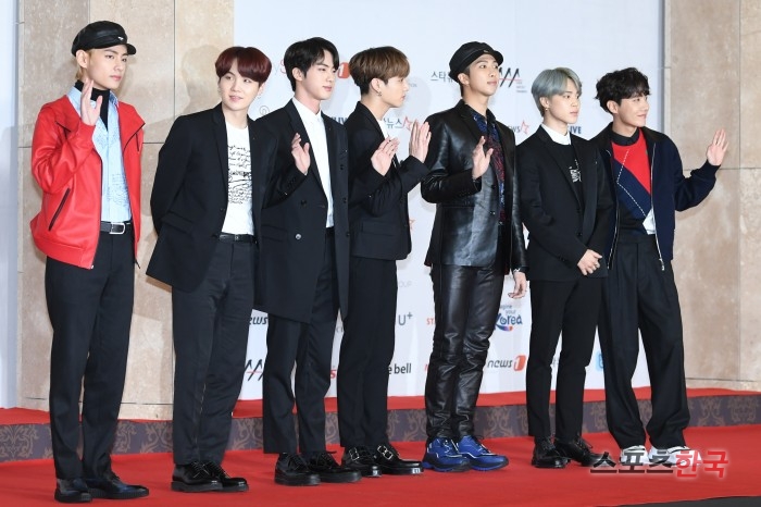 The idol group BTS won the awards for the singer category at the 2018 Asia The Artist Awards (hereinafter referred to as 2018 AAA) held on the 28th, and all seven members are attracted to the awards.BTS received the Grand Prize in the Singer category following the Korea Tourism Organizations appreciation plaque, Star Pay Popular Award, Pebulus, and The Artist of the Year at the 2018 AAA held at Namdong Gymnasium in Namdong-gu, Incheon on the 28th.Lee Teuk, who was in charge of the awards ceremony on the day, asked all seven members to tell their awards after the announcement of the BTS Awards, and all members were given the opportunity to express their comments.In particular, in the awards testimony, all members of the awards ceremony, including Jungkook, the youngest son who had been consistent with smiles behind his brothers at various awards ceremonies, Jimin, who had to suffer from unexpected controversy, and Jay Hop, who always gave up his chance to talk with laughter behind his colleagues, gave heartfelt warmth to fans including the official fan club Ami.Jimin, who was the first to announce his testimony, said, I am truly grateful for the big prize.I think we have had a lot of things going on this year, but what I felt about this year is that the time with you and our members is so precious.I would like to express my sincere gratitude to Ami and her members for their company. I will repay you with a good look this year. We have been awarded this prize because of you, and this prize is always yours, not ours.We will always love you, so please watch a lot. When I think about this year, there were many good things from the beginning of the year, and I am happy that there are many good things going on until the end of the year.As time goes by, the longer we spend with you, the higher the quality of our lives, and the happier days are expected in the future. Jungkook said, I hope that we will continue to walk happily together with you.We will make you happy, so I hope you will join us in the future. Sugar also said, Thank you for the big prize at the end of the year, I want to say thank you to Ami, I feel good to have received so many awards, its December, so be careful with the cold.Leader RM said: Thank you to many other The Artists who have been here, and thank the staff who have been together. It is not natural to receive the award.Im glad Im here. I was five. Two years ago, I called out AAA Ami, Ami, Ami in the award-winning essay.I love the amis, he said.Jay Hop said, I am grateful to you and thank the family of seven members here.I have been looking at Sevens Passion and I have developed my dreams andpassion (for singers), and I would like to say thank you for bringing up my dreams to many seniors.I am grateful to senior Super Junior. I want to tell you a story, a lot of performances I want to show you music. I love you. Finally, Vue said: I received a lot of gifts from Ami in 2018, and I want to repay her on stage, and I think she didnt pay as much as she received, so Ill come to a good stage in 2019.I prepared the awards this morning and forgot. I think it will be the next day to remember. I will upload it to SNS. Thanks to the Armies, the quality of life is getting better. Thank you to Steven and Super Junior. Thank you for coming with Ami this year.