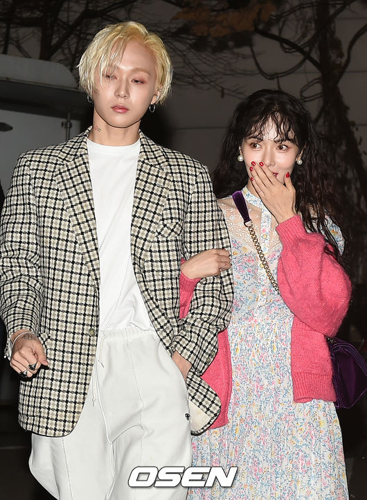 A couple of Hyo Jong Kim (DAWN) pose at a launching photocall event of a luxury brand held at a complex cultural space in Nonhyun-dong, Gangnam-gu, Seoul on the afternoon of the 29th.