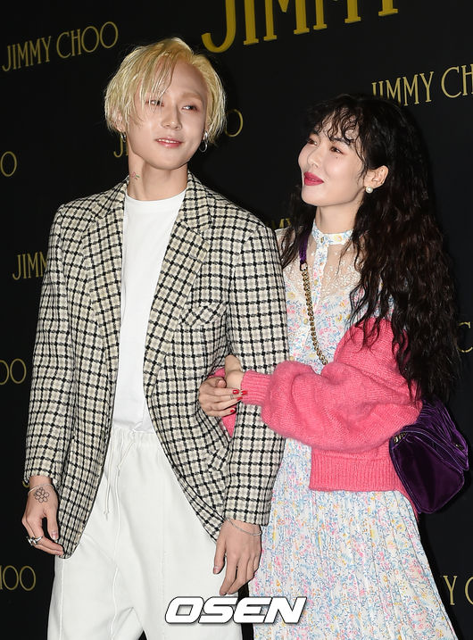 A couple of Hyo Jong Kim (DAWN) pose at a launching photocall event of a luxury brand held at a complex cultural space in Nonhyun-dong, Gangnam-gu, Seoul on the afternoon of the 29th.