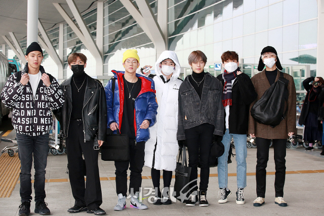 Monsta X (MONSTA X) members are leaving for Los Angeles in the United States, showing off their Airport fashion.