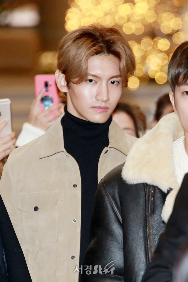 TVXQ (TVXQ) member Changmin is leaving the country.