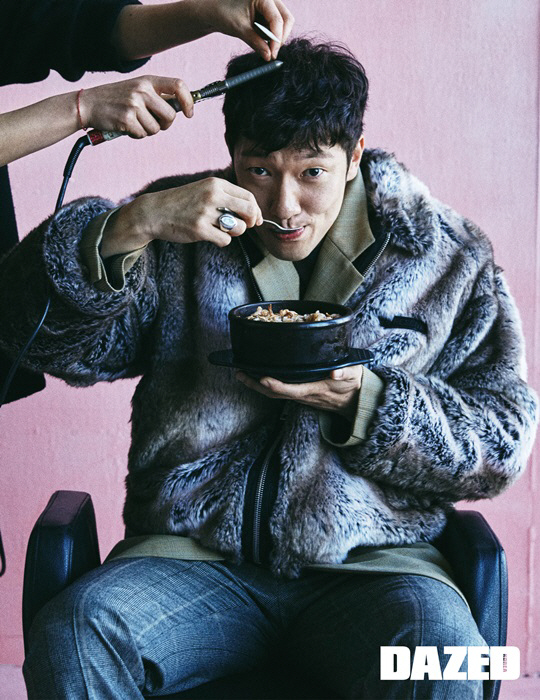 Actor Son Seokgu, who has both male beauty and mischievousness, and Boy and adult appearance, was released.In the December issue of Dayd Korea, Son Seokgu showed off his unique charm with a male-like but pure look and playfulness of the Boy.Especially, the most eye-catching thing in this picture is Eokbang. I finished a new concept picture that I had never seen before by eating a mouthful of mustang,On the other hand, Son Seokgu has played the role of Lee Jang-hyun, a Character of Maseong, which was not easily found in domestic Dramas through the Drama Best Divorce.I was able to get a favorable response from viewers by playing a Character that I can not easily understand and can not accept with my own personality.Son Seokgus true value, which is perfect for Drama as well as pictorials, can be found in more detail in the December issue of Daysd Korea.