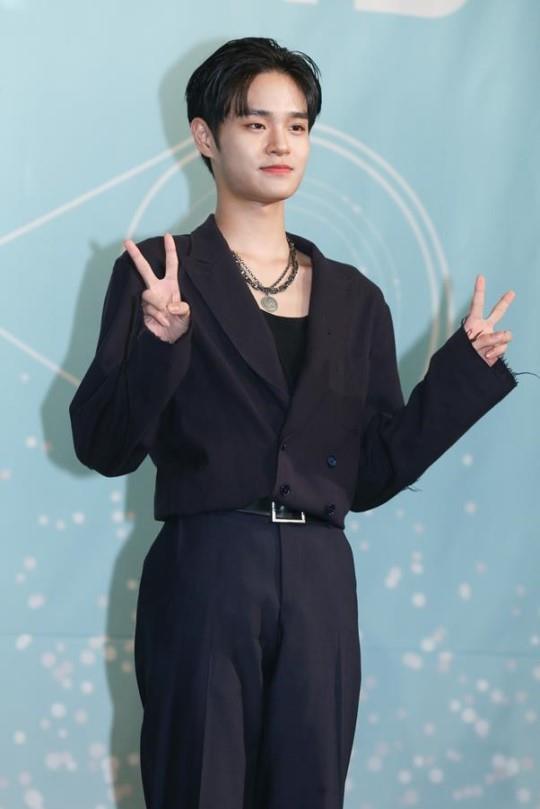 Boy group Wanna One member Lee Dae-hwi will take on Inkigayo MC.Wanna Ones agency announced on the 30th that Wanna Ones official fan cafe will be accompanied by Lee Dae-hwi as Special MC along with news of SBS music program Inkigayo this week.On this day, Inkigayo will be able to meet the new song Spring Breeze stage of Wanna One along with Lee Dae-hwis progress.Lee Dae-hwi is a Wanna One member and special MC, and is expected to show off her colorful charm.Lee Dae-hwi has been playing Special MC in Mnet M Countdown in April and June and showed stable progress.As a Inkigayo MC, Lee Dae-hwis versatile charm is expected.Inkigayo is currently being hosted by Seventeen Mingyu and Dia Chung Chae Yeon as the departure of MC Songgang last month. NCT Doyoung participated in the broadcast on the 25th as Special MC.On the other hand, Wanna One released its first full-length album 111=1 (POWER OF DESTINY) on the 19th and is actively performing with the title song Spring freeze.Wanna Ones Spring Breeze comeback stage and Lee Dae-hwis progress will be available at Inkigayo, which is broadcasted at 3:40 pm on the 2nd of next month.
