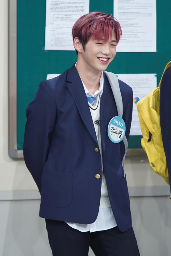 Lee Soo-geun promised Wanna One he would buy meatIn the recent JTBC Knowing Brother recording, Wanna One made a new laughing Episode with his brothers as he was filming with a more comfortable appearance as he was the second appearance.In particular, Lee Dae-hui is a back door that has made a big smile with Kang Ho-dongs cute natural enemy.On this day, Wanna One members attracted attention by saying, It is Hope to receive contact information of Lee Soo-geun.Ong Sung-woo said, I knew that if I met Lee Soo-geun again at the recording site of my brother, I would hold my hand and talk for a long time.My brothers did not miss the rice cake and drove Lee Soo-geun is a cold person.Kang Daniel also said, Lee Soo-geun said he would buy rice before.Lee Soo-geun then coolly replied, I will buy it, and decided to go to the menu at a speed.Wanna Ones confession to get acquainted with Lee Soo-geun and the meal menu set by Lee Soo-geun will be released at JTBC Knowing Brother, which will be broadcasted at 9 pm on the 1st of next month.