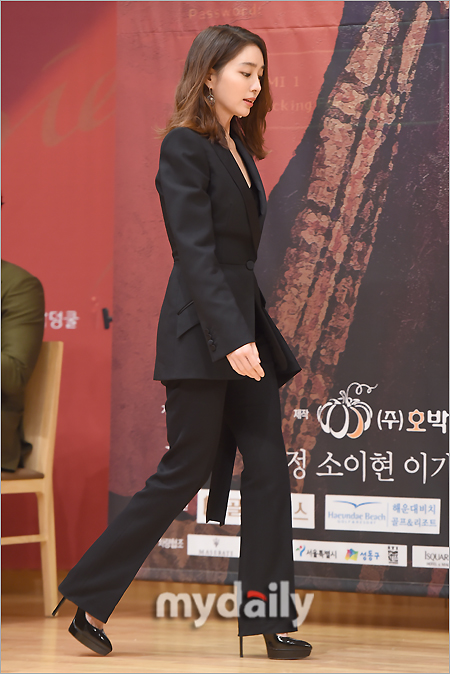 Actor Lee Min-jung attended the Drama Fate and Fury production report held on SBS in Mok-dong, Seoul on the afternoon of the 30th.