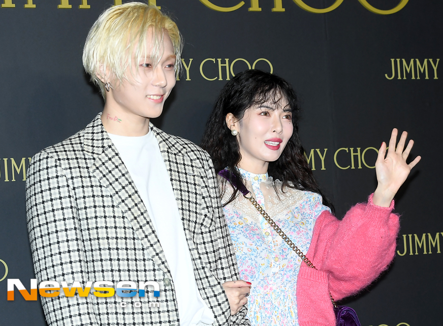 A couple of Hyo Jong Kim (DAWN) and Hyo Jong Hyo attended an accessory brand launch event held at Nonhun-dong SJ Kunsthalle, Gangnam-gu, Seoul on the afternoon of November 29.On this day, Hyuna, former Pentagon DAWN Kim Hyo Jong couple pose.Jung Yu-jin