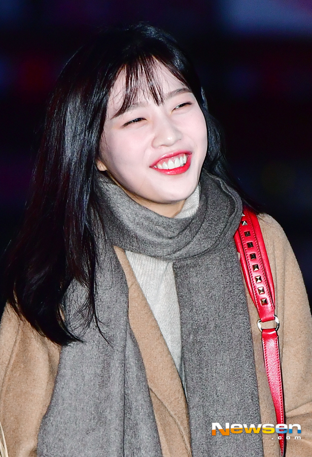 KBS 2TV Music Bank rehearsal was held at the public hall of KBS New Pavilion in Yeouido, Yeongdeungpo-gu, Seoul on the morning of November 30th.Red Velvet (Wendy, Irene, Sleigh, Joy and Yerry) attends the day.